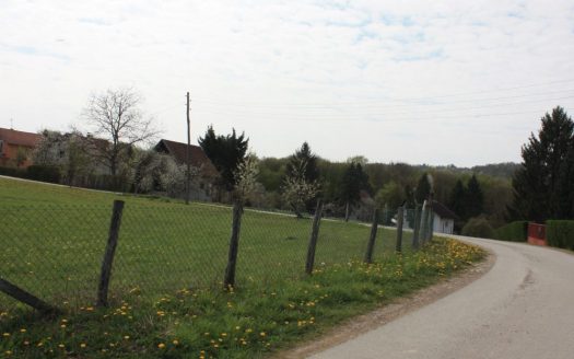 Plac 1000 m2 u Slatini